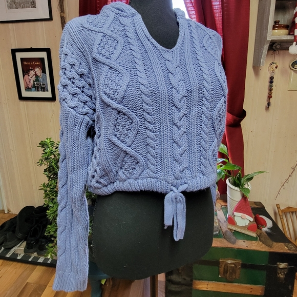 🛒🛍️💥Aeropostale Women size medium cropped hooded chain knit sweater - Picture 2 of 7